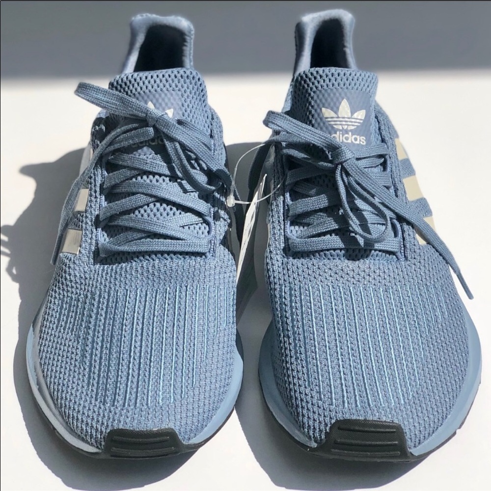ADIDAS MEN’S SWIFT RUNNING SHOES RAW GRAY SIZE 10